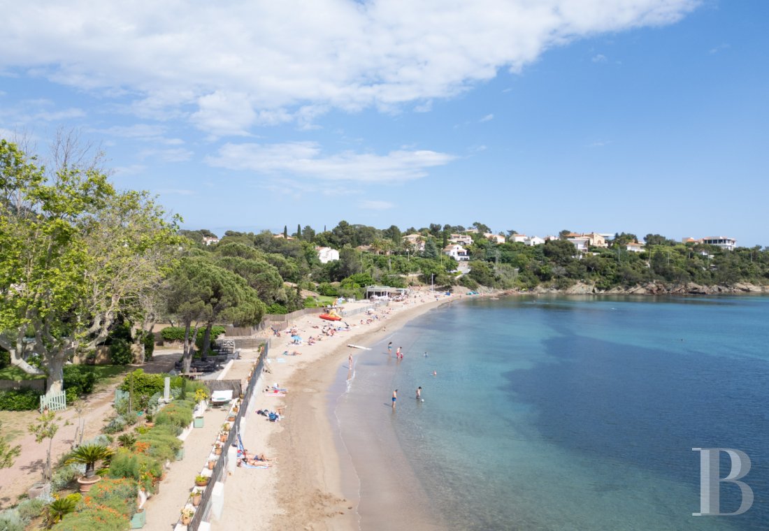 A family home built on the foundations of an ancient fortress in Agay harbour, Saint-Raphaël - photo  n°22